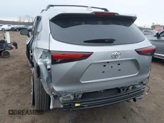 2024 Toyota Highlander LE with VIN 5TDKDRBH3RS532227, listed as a IAAI auction lot 41344982 with 10,116 mi miles and . Bid and sale history available at DreamBid. Image 17.