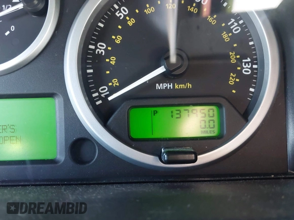 2007 Land Rover LR3 SE with VIN SALAE25427A427447, listed as a IAAI auction lot 42100032 with 137,950 mi miles. Bid and sale history available at carsss.com. Image 7.
