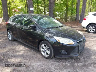 2014 Ford Focus SE with VIN 1FADP3K25EL425738, listed as a IAAI auction lot 42127245 with 161,163 mi miles. Bid and sale history available at carsss.com. Image 1.
