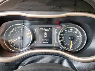 2017 Jeep Cherokee Latitude z VIN 1C4PJLCB9HW577712, wystawiony jako Copart lot #57877175 z przebiegiem 64 653 mil mil oraz Szkoda całkowita • Salvage title. Historia ofert i sprzedaży dostępna na DreamBid. Obrazek 9.