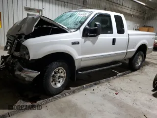 2003 Ford Super Duty F-250 XL with VIN 1FTNX21L83EA33406, listed as a Copart auction lot 84968604 with 204,058 mi miles and Salvage Title. Bid and sale history available at carsss.com. Image 1.