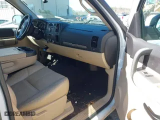 2008 Chevrolet Silverado 1500 LT w/1LT with VIN 2GCEK19J981314893, listed as a IAAI auction lot 41734553 with 147,058 mi miles. Bid and sale history available at carsss.com. Image 5.