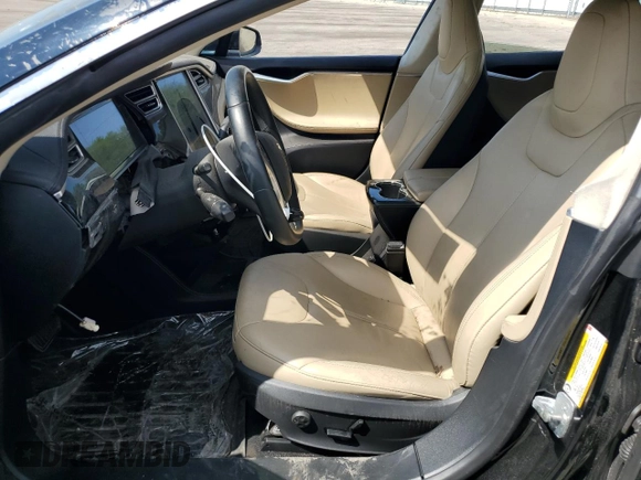2013 Tesla Model S z VIN 5YJSA1CN8DFP22679, wystawiony jako Copart lot #64195095 z przebiegiem Nie podano mil oraz Czysty tytuł • Clean title. Historia ofert i sprzedaży dostępna na DreamBid. Obrazek 7.