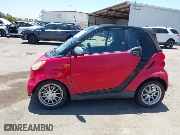 2011 Smart fortwo Passion z VIN WMEEK3BA7BK427739, wystawiony jako IAAI lot #42224225 z przebiegiem 31 675 mil mil oraz . Historia ofert i sprzedaży dostępna na DreamBid. Obrazek 15.