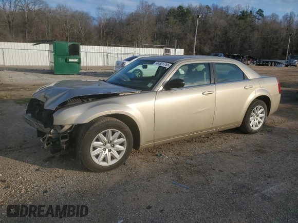 2008 Chrysler 300 LX with VIN 2C3KA43R88H330925, listed as a Copart auction lot 44321755 with 152,492 mi miles and Salvage Title. Bid and sale history available at carsss.com. Image 1.