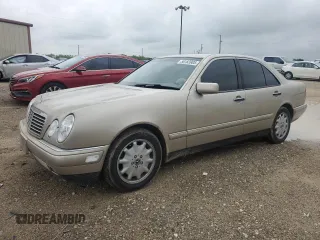 1999 Mercedes-Benz E 320 z VIN WDBJF65H3XA906814, wystawiony jako Copart lot #56183905 z przebiegiem 114 399 mil mil oraz Szkoda całkowita • Salvage title. Historia ofert i sprzedaży dostępna na DreamBid. Obrazek 1.
