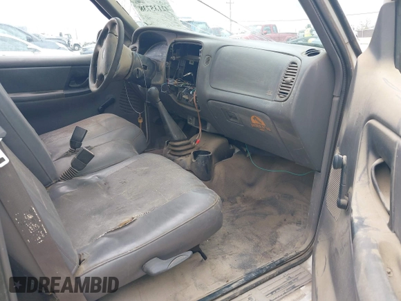 2001 Ford Ranger XL with VIN 1FTYR10C21PA20994, listed as a IAAI auction lot 42135738 with 176,913 mi miles. Bid and sale history available at carsss.com. Image 5.