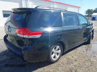 2012 Toyota Sienna LE AAS with VIN 5TDKK3DC3CS263240, listed as a IAAI auction lot 41810686 with 232,026 mi miles. Bid and sale history available at carsss.com. Image 4.
