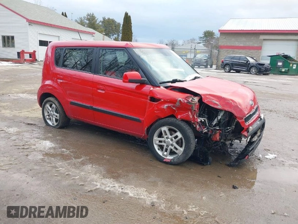 2010 Kia Soul + with VIN KNDJT2A27A7160893, listed as a IAAI auction lot 41312041 with 221,568 mi miles. Bid and sale history available at carsss.com. Image 1.