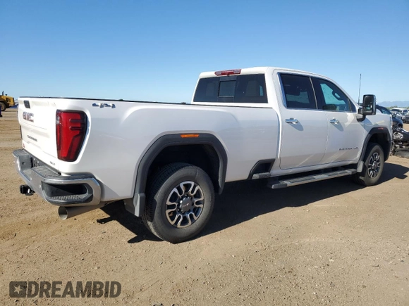 2024 GMC Sierra 3500HD SLT z VIN 1GT49UEY9RF105532, wystawiony jako Copart lot #61956334 z przebiegiem 12 996 mil mil oraz Czysty tytuł • Clean title. Historia ofert i sprzedaży dostępna na DreamBid. Obrazek 3.