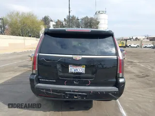 2017 Cadillac Escalade ESV Premium Luxury z VIN 1GYS4JKJ4HR300036, wystawiony jako IAAI lot #41467178 z przebiegiem 132 669 mil mil oraz . Historia ofert i sprzedaży dostępna na DreamBid. Obrazek 17.