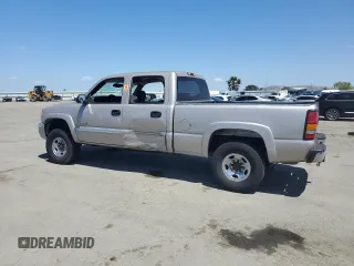 2004 GMC Sierra 2500 SLE z VIN 1GTGK23U64F211239, wystawiony jako Copart lot #54905465 z przebiegiem 193 492 mil mil oraz Szkody całkowita. Historia ofert i sprzedaży dostępna na DreamBid. Obrazek 2.