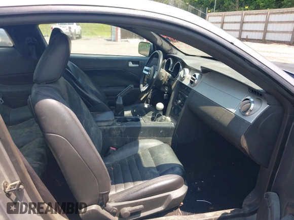 2006 Ford Mustang GT Deluxe с VIN 1ZVFT82H065176946, выставлен на аукционе IAAI как лот 42472942 с пробегом 157 711 миль миль и . История ставок и продаж доступна на DreamBid. Изображение 5.