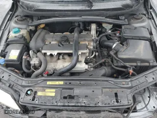 2006 Volvo S60 2.5T with VIN YV1RH592062546113, listed as a IAAI auction lot 41688006 with 185,277 mi miles. Bid and sale history available at carsss.com. Image 10.