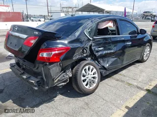 2019 Nissan Sentra SR with VIN 3N1AB7AP3KY333145, listed as a IAAI auction lot 41939140 with 123,502 mi miles. Bid and sale history available at carsss.com. Image 4.