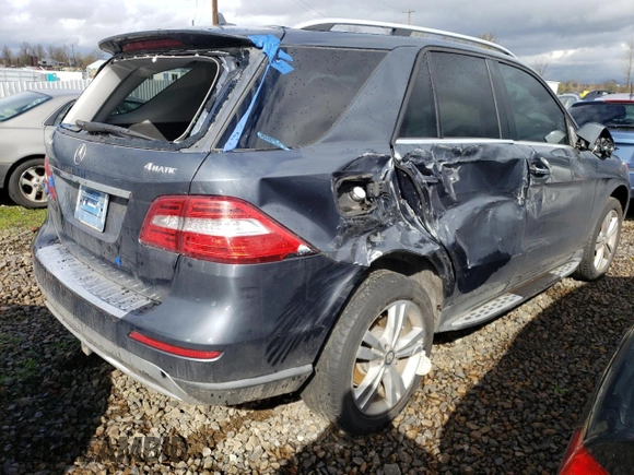 2015 Mercedes-Benz M ML 350 with VIN 4JGDA5HB5FA564498, listed as a Copart auction lot 46475015 with 98,031 mi miles and Salvage Title. Bid and sale history available at carsss.com. Image 3.