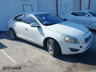 2013 Volvo S60 T5 Premier with VIN YV1612FS7D2184899, listed as a IAAI auction lot 42003628 with 140,073 mi miles. Bid and sale history available at carsss.com. Image 1.