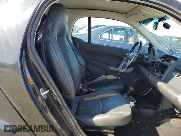 2009 Smart fortwo Pure z VIN WMEEJ31X49K253051, wystawiony jako Copart lot #70193934 z przebiegiem Nie podano mil oraz Szkody całkowita. Historia ofert i sprzedaży dostępna na DreamBid. Obrazek 10.