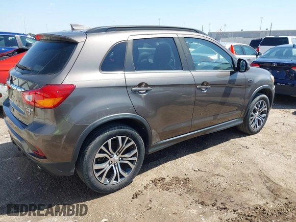 2018 Mitsubishi Outlander SEL z VIN JA4AP4AW4JU018385, wystawiony jako IAAI lot #41868875 z przebiegiem 83 910 mil mil oraz . Historia ofert i sprzedaży dostępna na DreamBid. Obrazek 4.