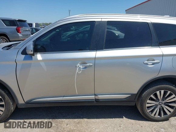 2020 Mitsubishi Outlander SE z VIN JA4AD3A30LZ029043, wystawiony jako IAAI lot #41976692 z przebiegiem 98 536 mil mil oraz . Historia ofert i sprzedaży dostępna na DreamBid. Obrazek 14.
