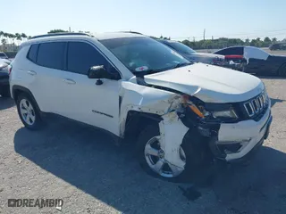 2019 Jeep Compass Latitude with VIN 3C4NJDBB8KT678378, listed as a IAAI auction lot 41797576 with NaN miles. Bid and sale history available at carsss.com. Image 1.