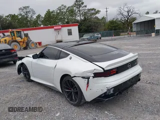 2023 Nissan Z Performance с VIN JN1BZ4BH3PM311131, выставлен на аукционе IAAI как лот 41258294 с пробегом 27 426 миль миль и . История ставок и продаж доступна на DreamBid. Изображение 3.