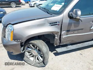 2014 Cadillac Escalade ESV Platinum z VIN 1GYS3KEF2ER211481, wystawiony jako IAAI lot #41880283 z przebiegiem 91 051 mil mil oraz . Historia ofert i sprzedaży dostępna na DreamBid. Obrazek 6.
