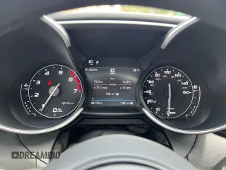 2022 Alfa Romeo Giulia Veloce z VIN ZARFANBN3N7653990, wystawiony jako Copart lot #47419695 z przebiegiem 35 225 mil mil oraz Tytuł czysty. Historia ofert i sprzedaży dostępna na DreamBid. Obrazek 8.