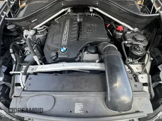 2013 BMW X5 xDrive35i z VIN 5UXZV4C56D0G52619, wystawiony jako IAAI lot #41990893 z przebiegiem 107 080 mil mil oraz . Historia ofert i sprzedaży dostępna na DreamBid. Obrazek 10.