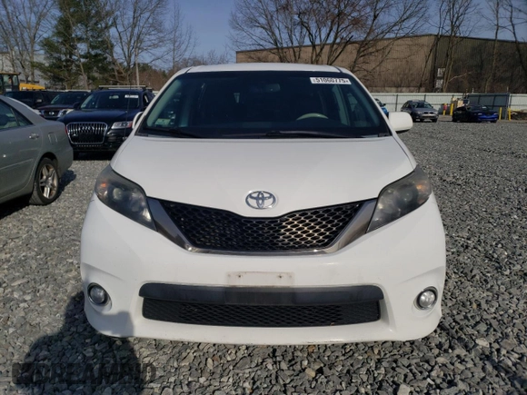 2014 Toyota Sienna SE with VIN 5TDXK3DCXES498422, listed as a Copart auction lot 51060775 with 131,541 mi miles and Clean Title. Bid and sale history available at DreamBid. Image 5.
