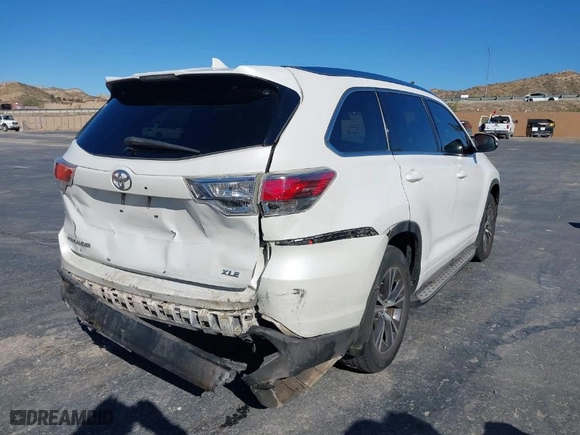 2016 Toyota Highlander XLE with VIN 5TDKKRFH3GS160434, listed as a IAAI auction lot 41588745 with 82153 miles. Bid and sale history available at carsss.com. Image 4.