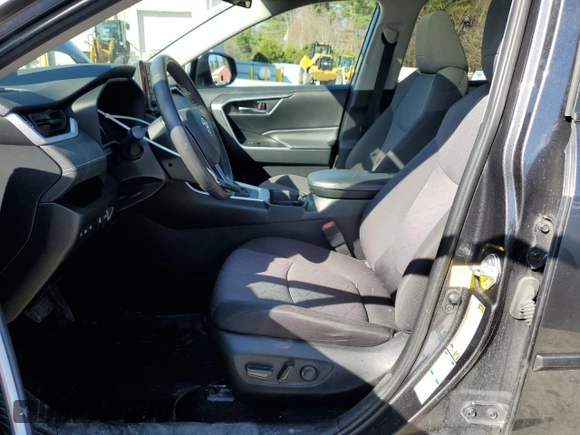 2019 Toyota RAV4 XLE with VIN 2T3P1RFV5KC047513, listed as a Copart auction lot 53023465 with 65,408 mi miles and Salvage Title. Bid and sale history available at carsss.com. Image 7.