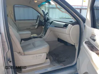 2007 Cadillac Escalade z VIN 1GYFK63857R338177, wystawiony jako IAAI lot #41615600 z przebiegiem 155 755 mil mil oraz . Historia ofert i sprzedaży dostępna na DreamBid. Obrazek 5.