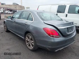2019 Mercedes-Benz C 300 z VIN 55SWF8EB5KU300556, wystawiony jako IAAI lot #42367723 z przebiegiem 68 335 mil mil oraz . Historia ofert i sprzedaży dostępna na DreamBid. Obrazek 3.