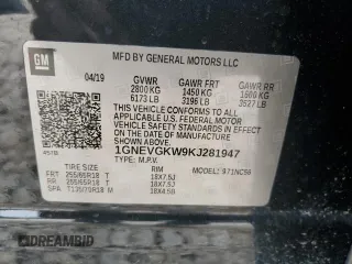 2019 Chevrolet Traverse LT Cloth z VIN 1GNEVGKW9KJ281947, wystawiony jako Copart lot #55349625 z przebiegiem 86 559 mil mil oraz Szkoda całkowita • Salvage title. Historia ofert i sprzedaży dostępna na DreamBid. Obrazek 13.