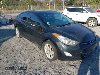 2013 Hyundai Elantra GLS z VIN KMHDH4AE4DU920929, wystawiony jako IAAI lot #41368502 z przebiegiem 108 741 mil mil oraz . Historia ofert i sprzedaży dostępna na DreamBid. Obrazek 1.