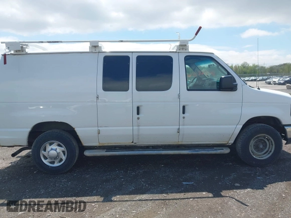 2014 Ford Econoline Cargo Commercial z VIN 1FTNE2EW8EDA43498, wystawiony jako IAAI lot #42222092 z przebiegiem 145 528 mil mil oraz . Historia ofert i sprzedaży dostępna na DreamBid. Obrazek 13.