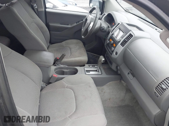 2015 Nissan Frontier SV z VIN 1N6AD0EV6FN715810, wystawiony jako IAAI lot #42199101 z przebiegiem 134 982 mil mil oraz . Historia ofert i sprzedaży dostępna na DreamBid. Obrazek 5.