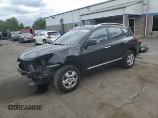 2015 Nissan Rogue S z VIN JN8AS5MV9FW764652, wystawiony jako Copart lot #56735095 z przebiegiem 104 647 mil mil oraz Szkody całkowita. Historia ofert i sprzedaży dostępna na DreamBid. Obrazek 1.
