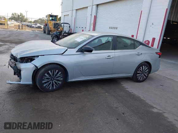 2024 Nissan Altima SV z VIN 1N4BL4DV3RN375951, wystawiony jako IAAI lot #42334342 z przebiegiem 24 068 mil mil oraz . Historia ofert i sprzedaży dostępna na DreamBid. Obrazek 14.