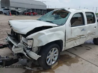2011 GMC Sierra 1500 Denali z VIN 3GTP2XE21BG190501, wystawiony jako IAAI lot #42062627 z przebiegiem 152 820 mil mil oraz . Historia ofert i sprzedaży dostępna na DreamBid. Obrazek 6.