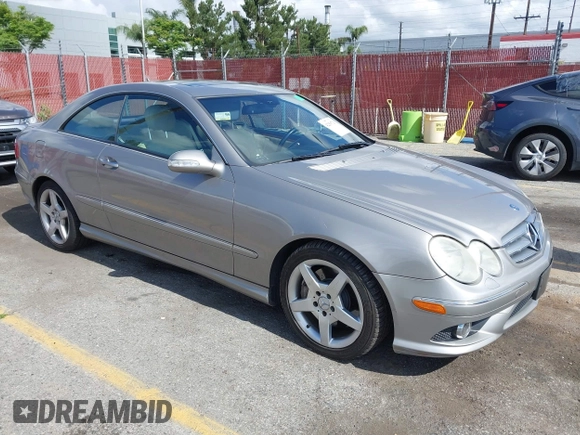 2009 Mercedes-Benz CLK 350 z VIN WDBTJ56H39F269431, wystawiony jako IAAI lot #42250728 z przebiegiem 127 914 mil mil oraz . Historia ofert i sprzedaży dostępna na DreamBid. Obrazek 1.