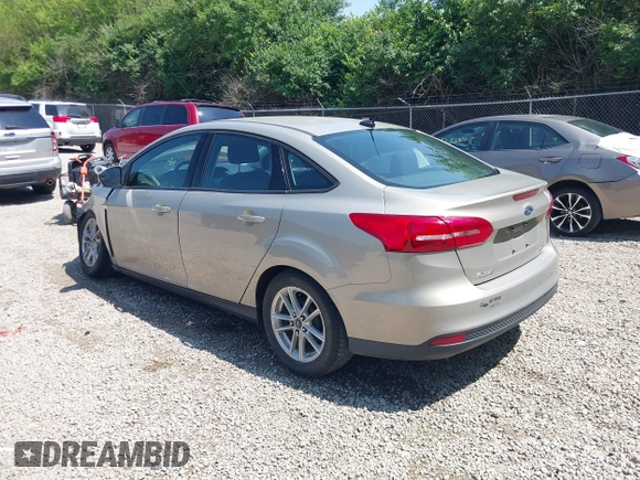 2015 Ford Focus SE z VIN 1FADP3F27FL376151, wystawiony jako IAAI lot #42388275 z przebiegiem 138 947 mil mil oraz . Historia ofert i sprzedaży dostępna na DreamBid. Obrazek 3.