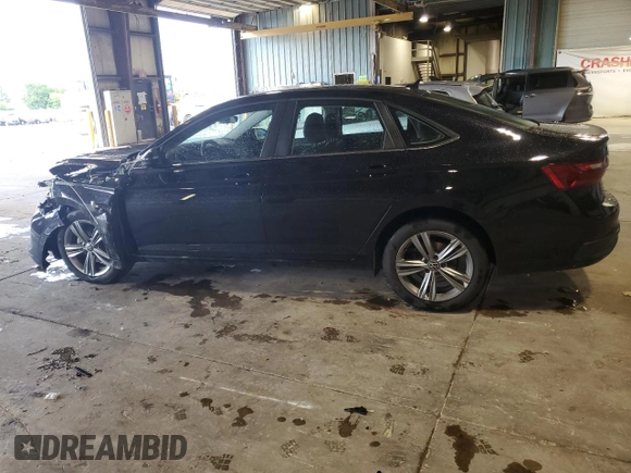 2024 Volkswagen Jetta SE with VIN 3VW7M7BU5RM080432, listed as a Copart auction lot 61968525 with 32,673 mi miles and Salvage title. Bid and sale history available at DreamBid. Image 2.
