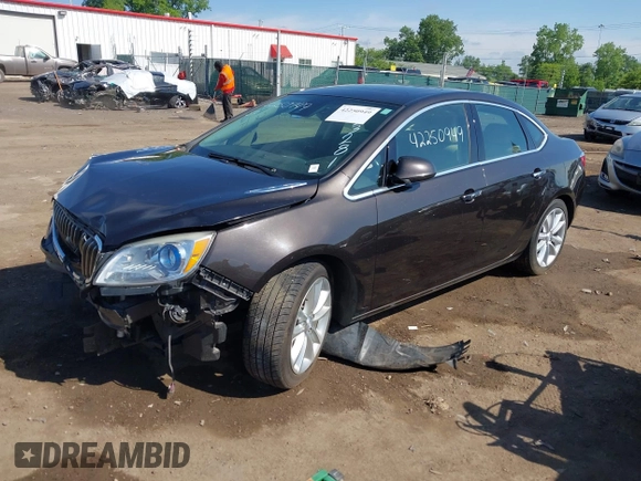 2014 Buick Verano Group z VIN 1G4PS5SK0E4123281, wystawiony jako IAAI lot #42250949 z przebiegiem 132 746 mil mil oraz . Historia ofert i sprzedaży dostępna na DreamBid. Obrazek 2.