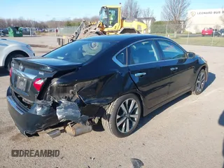 2016 Nissan Altima SR with VIN 1N4AL3AP7GC212210, listed as a IAAI auction lot 41923139 with 26,433 mi miles and . Bid and sale history available at carsss.com. Image 4.