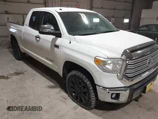 2015 Toyota Tundra Limited z VIN 5TFBY5F18FX455404, wystawiony jako IAAI lot #41329106 z przebiegiem 117 303 mil mil oraz . Historia ofert i sprzedaży dostępna na DreamBid. Obrazek 1.