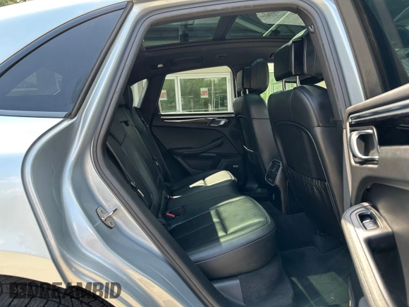 2020 Porsche Macan S z VIN WP1AB2A5XLLB30924, wystawiony jako Copart lot #65277395 z przebiegiem 67 298 mil mil oraz Czysty tytuł • Clean title. Historia ofert i sprzedaży dostępna na DreamBid. Obrazek 6.