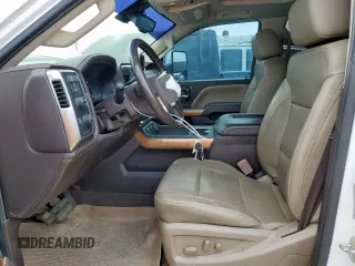 2019 Chevrolet Silverado 3500HD LTZ z VIN 1GC4KXEYXKF162334, wystawiony jako Copart lot #57186785 z przebiegiem 129 564 mil mil oraz Szkoda całkowita • Salvage title. Historia ofert i sprzedaży dostępna na DreamBid. Obrazek 7.