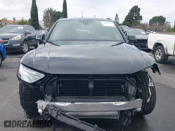 2025 Audi Q5 S line Premium z VIN WA1GAAFY7S2026126, wystawiony jako IAAI lot #41535407 z przebiegiem 1303 mil mil oraz . Historia ofert i sprzedaży dostępna na DreamBid. Obrazek 6.